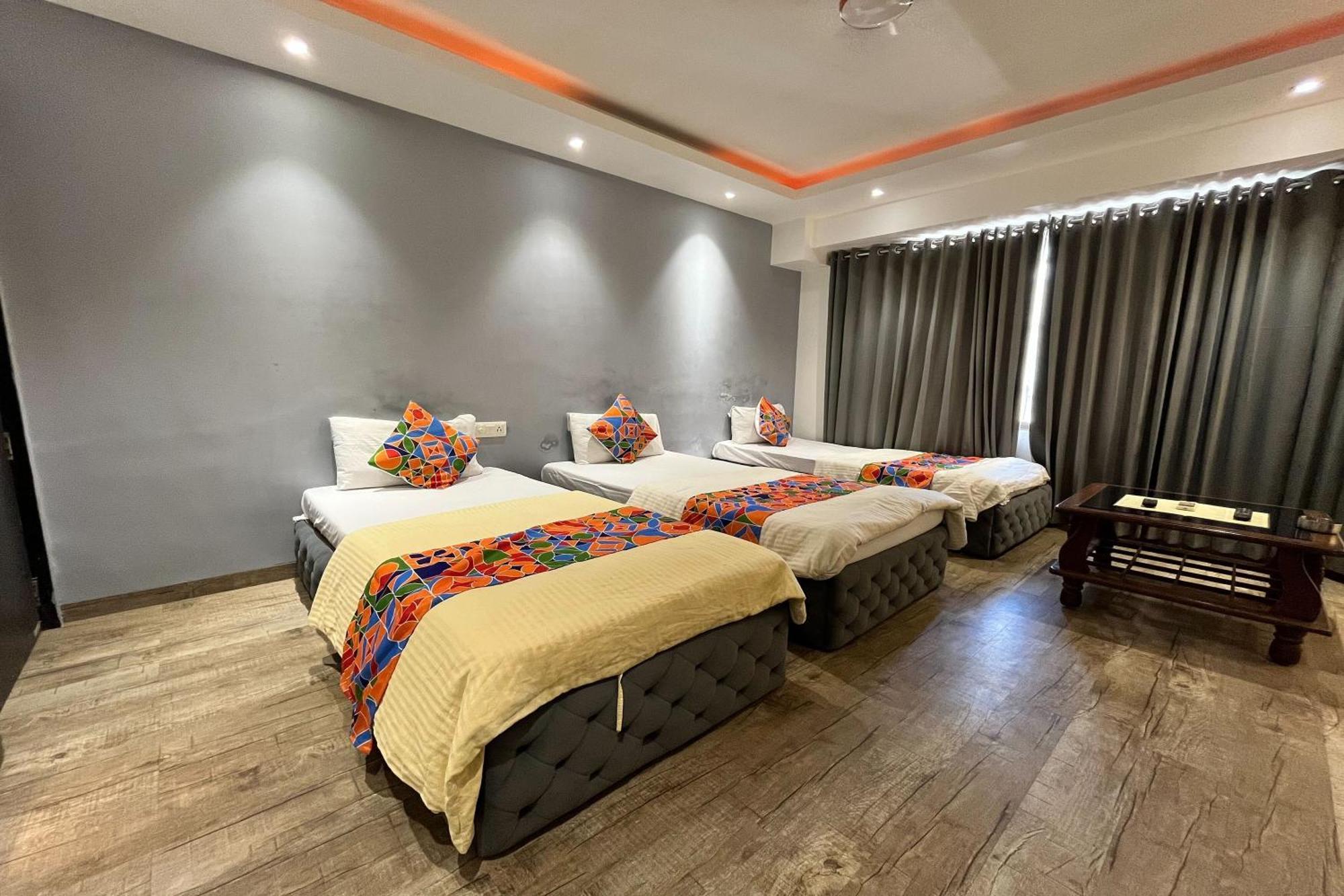 Hotel Shailly Inn Ahmadábád Kültér fotó